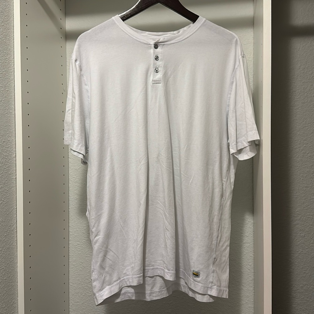 Men’s XL Vuori Short Sleeve Henley
